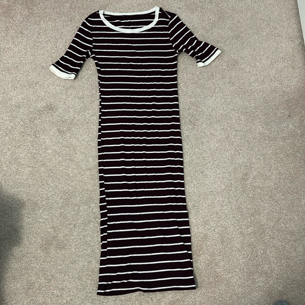 Ribbed bodycon maroon dress